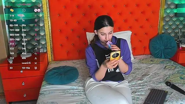 Snapshot of VallerieJones chatting on May 4, 5:09 pm VallerieJones online show from May 4, 5:09 pm