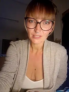 Snapshot of MissMialicious chatting on March 4, 8:05 pm MissMialicious online show from March 4, 8:05 pm