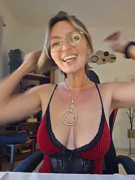 MissMialicious online show from May 14, 4:25 pm