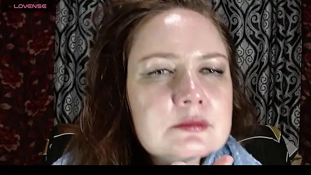 EmilyDoth online show from November 10, 2:27 pm