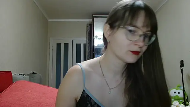 KiraGoldens online show from November 5, 6:13 am