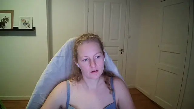 Girlnina-1995 online show from October 14, 11:00 am