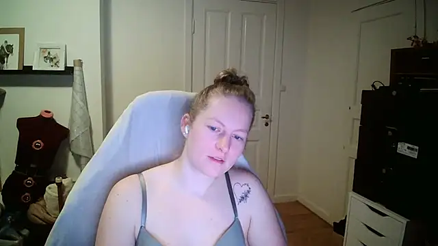 Girlnina-1995 online show from January 7, 10:01 pm