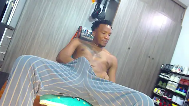 Snapshot of bigdickxblackx chatting on April 15, 9:15 pm bigdickxblackx online show from April 15, 9:15 pm