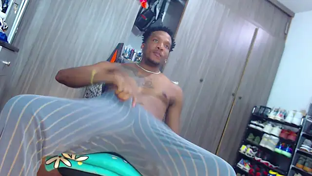 Snapshot of bigdickxblackx chatting on April 18, 8:20 pm bigdickxblackx online show from April 18, 8:20 pm