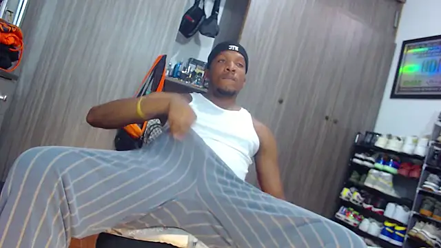 Snapshot of bigdickxblackx chatting on May 5, 10:40 pm bigdickxblackx online show from May 5, 10:40 pm