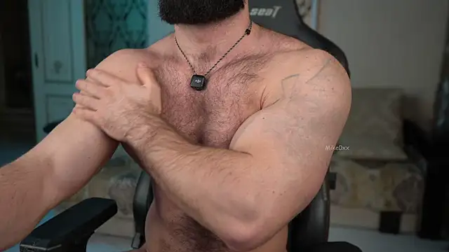 Snapshot of mike0xx chatting on February 12, 9:37 am mike0xx online show from February 12, 9:37 am
