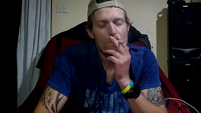 Snapshot of the-billy-blue chatting on June 16, 11:51 pm the-billy-blue online show from June 16, 11:51 pm
