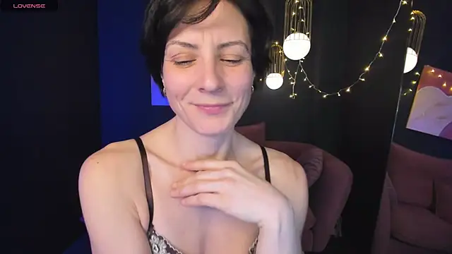Snapshot of LorenDaze chatting on February 7, 5:29 pm LorenDaze online show from February 7, 5:29 pm
