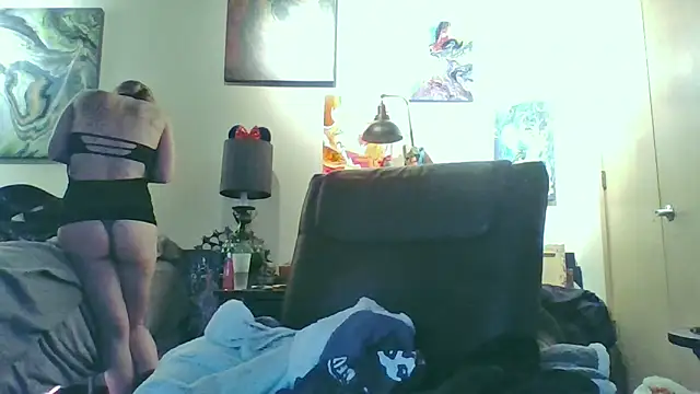 eatmeplease44 online show from November 8, 5:45 pm