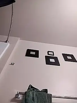 eatmeplease44 online show from March 29, 1:27 am