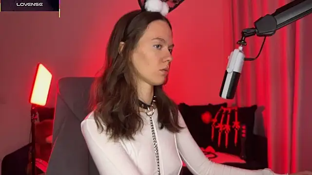 Snapshot of DivineBite chatting on September 27, 3:06 pm DivineBite online show from September 27, 3:06 pm