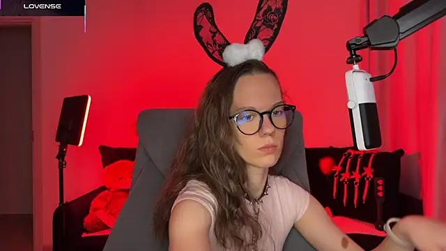 Snapshot of DivineBite chatting on October 10, 3:44 pm DivineBite online show from October 10, 3:44 pm