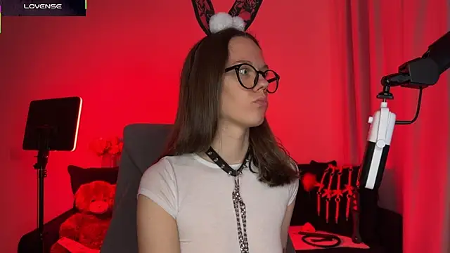 Snapshot of DivineBite chatting on October 17, 5:15 pm DivineBite online show from October 17, 5:15 pm