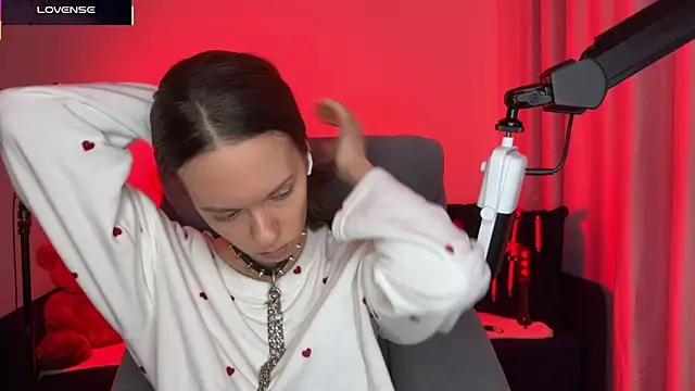 Snapshot of DivineBite chatting on November 1, 3:36 pm DivineBite online show from November 1, 3:36 pm