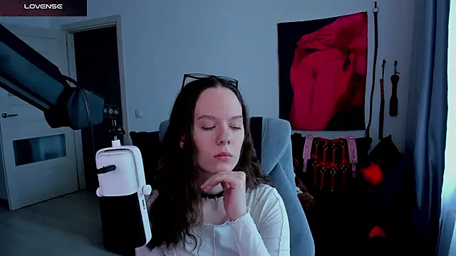 DivineBite online show from May 12, 11:51 am