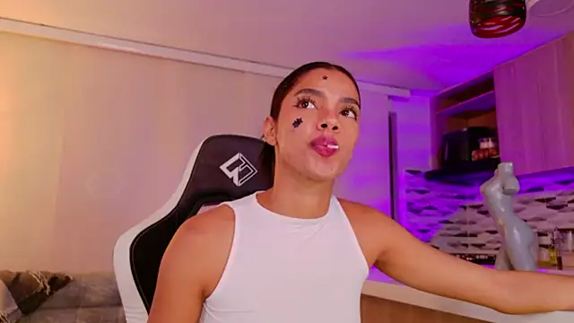 liagirl cute online show from February 28, 4:24 am