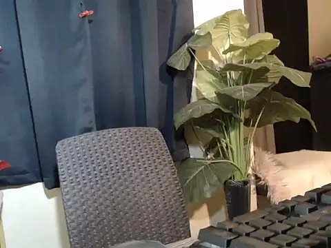 Snapshot of sweetyula chatting on March 26, 2:28 am sweetyula online show from March 26, 2:28 am