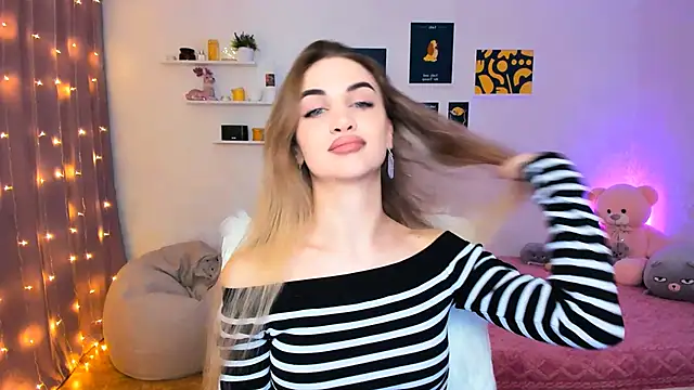 aPieceOfJoy online show from December 16, 9:20 pm