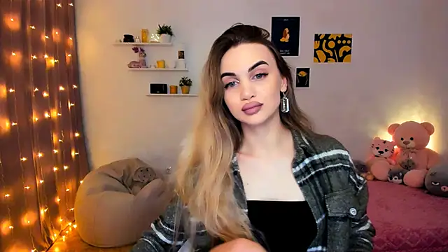 aPieceOfJoy online show from December 17, 8:32 pm