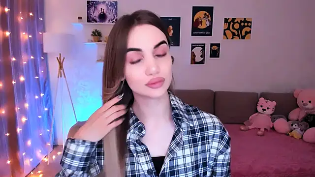 aPieceOfJoy online show from March 18, 8:59 pm