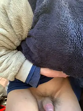 Snapshot of Senzuri_kun chatting on March 19, 10:53 pm Senzuri kun online show from March 19, 10:53 pm