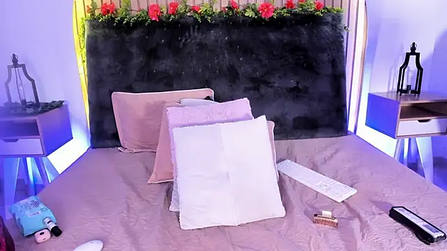 Karlagonzales  online show from January 12, 9:19 pm