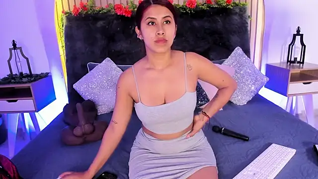 Karlagonzales  online show from January 18, 3:38 pm