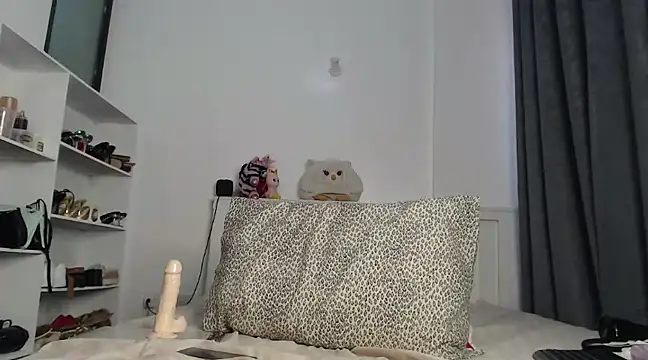 Snapshot of peeky_pinky chatting on December 7, 8:44 am peeky pinky online show from December 7, 8:44 am