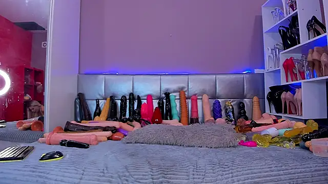 Snapshot of NikkaHOTx chatting on February 14, 8:31 am NikkaHOTx online show from February 14, 8:31 am