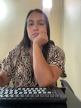 Snapshot of kendall_52 chatting on April 10, 4:12 pm kendall 52 online show from April 10, 4:12 pm
