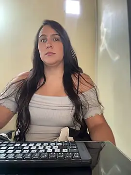 Snapshot of kendall_52 chatting on April 22, 2:40 pm kendall 52 online show from April 22, 2:40 pm