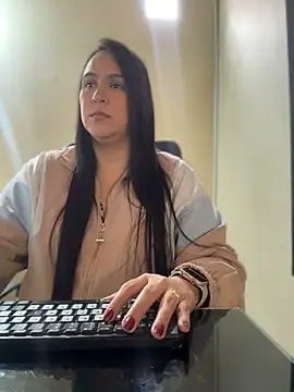 Snapshot of kendall_52 chatting on April 29, 2:43 pm kendall 52 online show from April 29, 2:43 pm