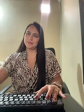 Snapshot of kendall_52 chatting on April 29, 8:04 pm kendall 52 online show from April 29, 8:04 pm