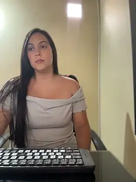 Snapshot of kendall_52 chatting on May 8, 5:40 pm kendall 52 online show from May 8, 5:40 pm