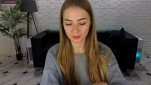 Adelyna Bird online show from September 29, 6:18 am