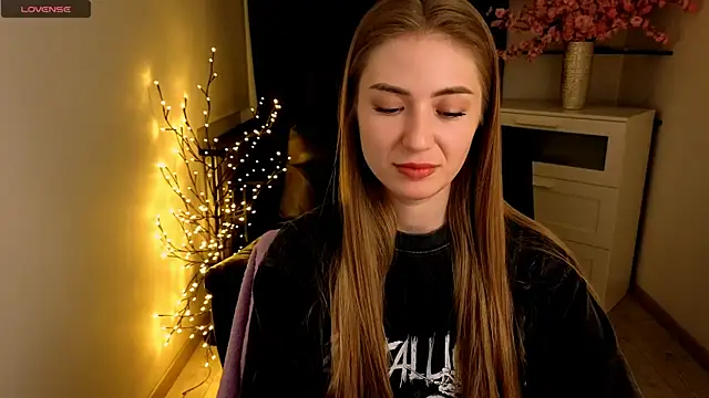 Adelyna Bird online show from May 11, 7:03 am
