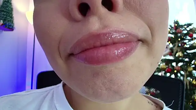 lisbet21x online show from December 4, 2:15 pm