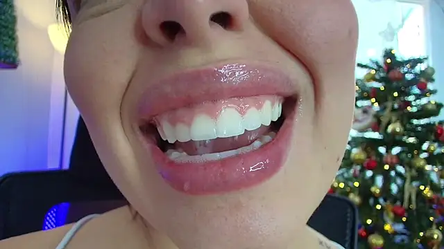 lisbet21x online show from December 18, 6:35 pm