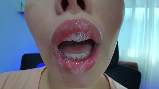 lisbet21x online show from February 8, 2:05 pm