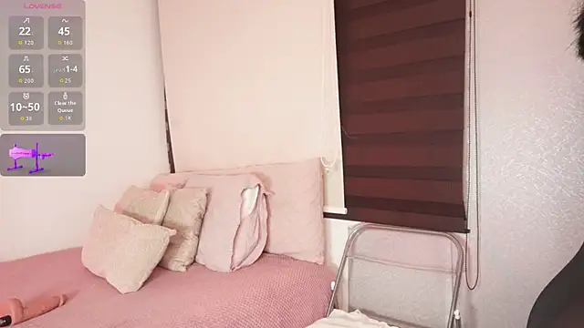 Snapshot of Alexxandra_12 chatting on February 14, 9:39 am Alexxandra 12 online show from February 14, 9:39 am