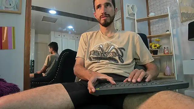 Snapshot of sam_bisex chatting on August 2, 1:26 am sam bisex online show from August 2, 1:26 am