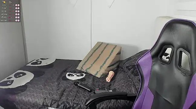 Snapshot of santy7v7 chatting on December 20, 4:25 pm santy7v7 online show from December 20, 4:25 pm