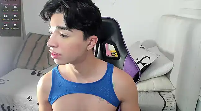 Snapshot of santy7v7 chatting on February 6, 1:21 pm santy7v7 online show from February 6, 1:21 pm