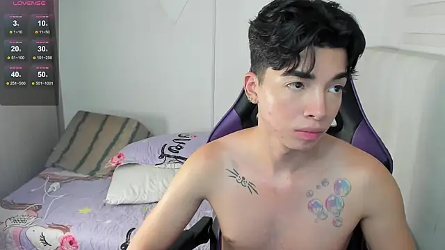 Snapshot of santy7v7 chatting on March 21, 4:18 pm santy7v7 online show from March 21, 4:18 pm