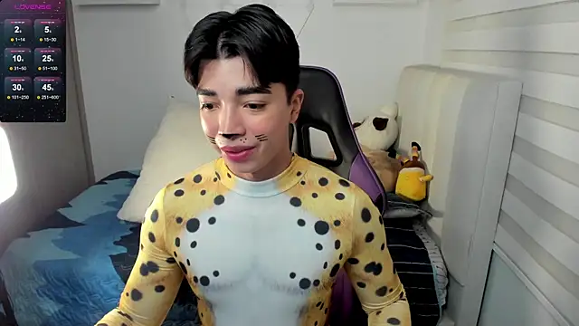 Snapshot of santy7v7 chatting on October 31, 1:23 pm santy7v7 online show from October 31, 1:23 pm