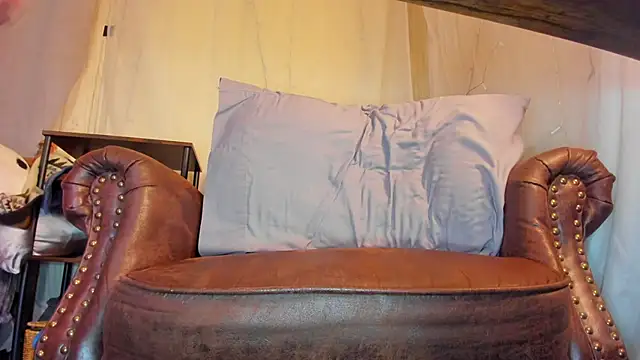 danidollxxx online show from March 18, 6:25 am