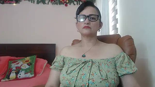 Snapshot of ISABEEL_SOFIA01 chatting on October 17, 5:04 pm ISABEEL SOFIA01 online show from October 17, 5:04 pm