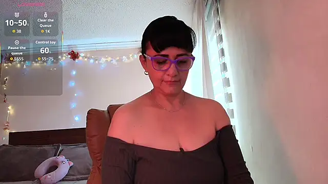 Snapshot of ISABEEL_SOFIA01 chatting on March 5, 1:29 pm ISABEEL SOFIA01 online show from March 5, 1:29 pm