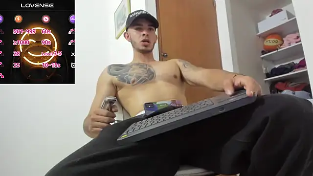 Snapshot of freestyle_blake1 chatting on March 14, 8:28 pm freestyle blake1 online show from March 14, 8:28 pm